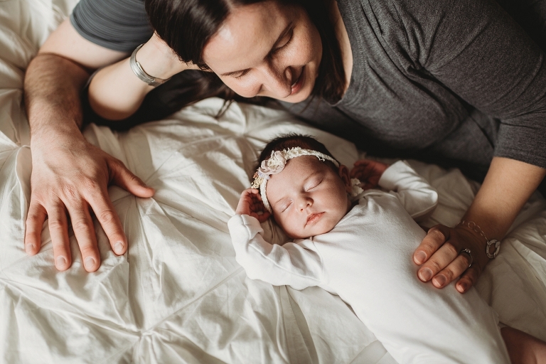 lake county, IL lifestyle newborn photographers