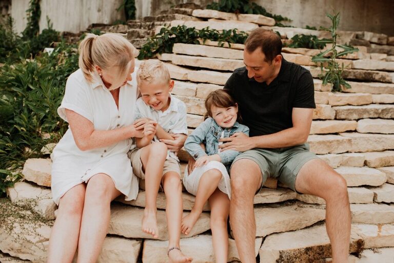 Candid extended family photo at creekside in Oak Brook, Illinois